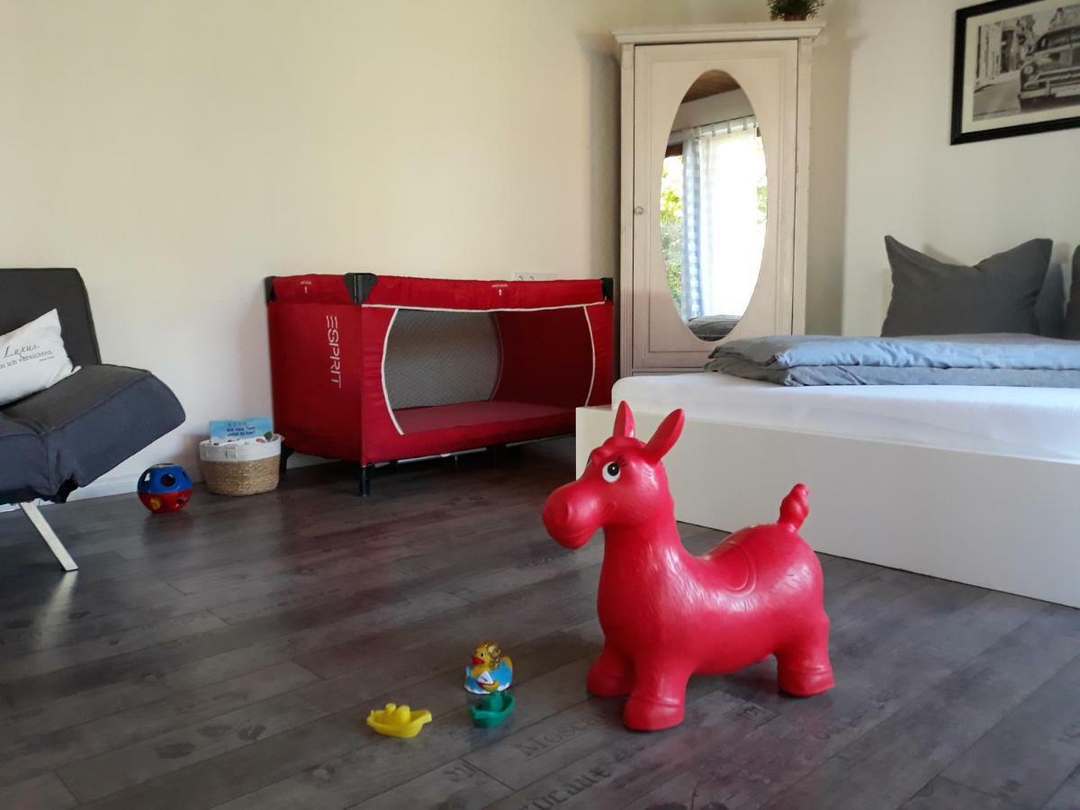 Schoene Einzimmer Wohnung Zwischen Bodensee Und Allgaeu Neukirch  Extérieur photo
